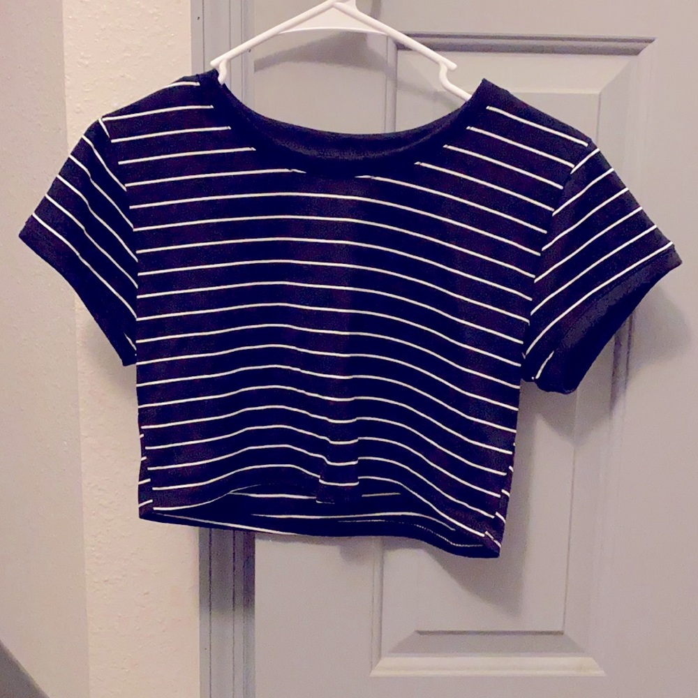 Black/White Stripped Crop Top Large